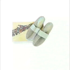 Women canvas lady walking shoes size 9 in beige new